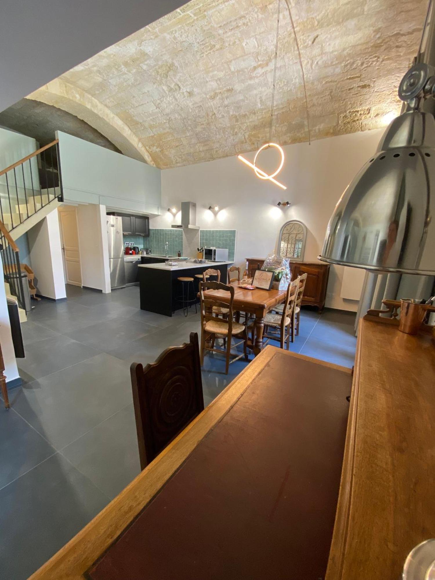 Avec Piscine Privée Dans Résidence Pour 6 Personnes Uzès